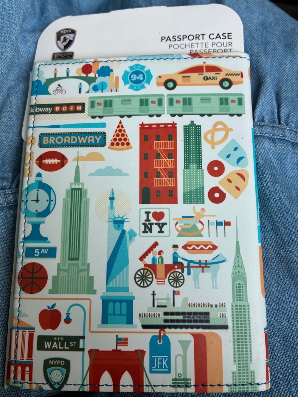 Heys FVT Cities - New York Passport Holder featuring a vibrant illustration NYC - Picture 5 of 7